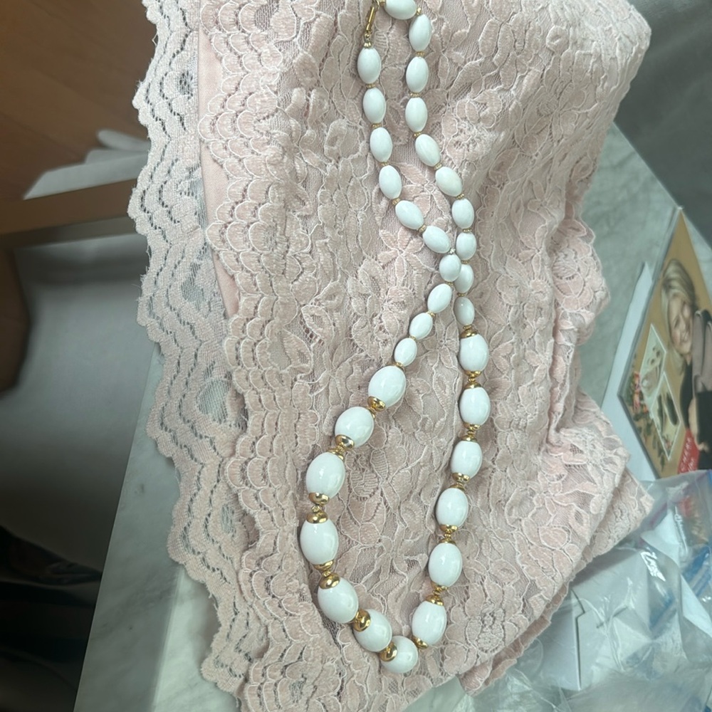 Vintage CELEBRITY NY White Chunky Beaded Retro Boho Necklace 30” signed